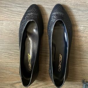 Vintage Cabin Creek woven leather flats